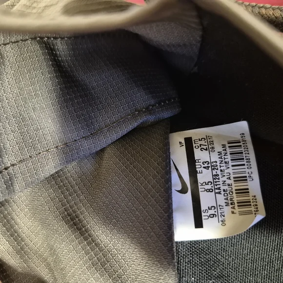 Nike Men's Gray Tactical Boots - Picture 9 of 10